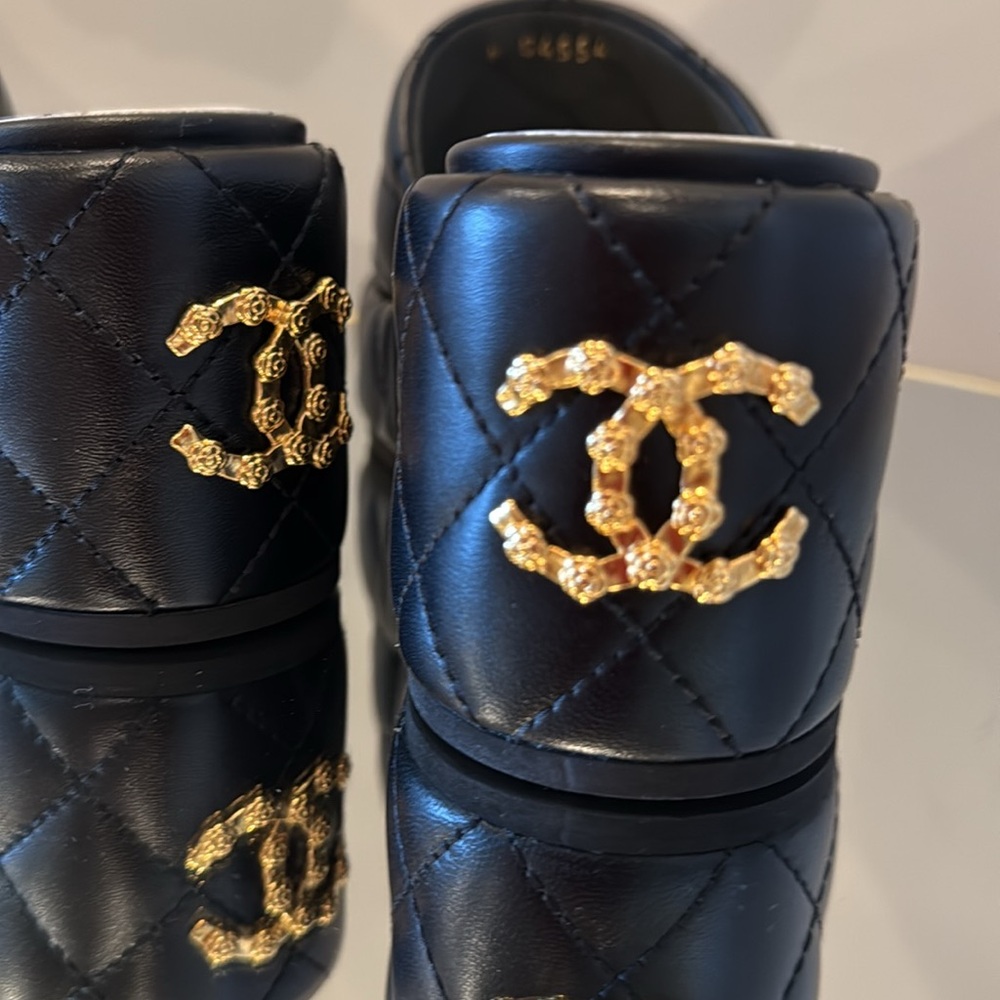 CHANEL 24P Dad Quilted Leather Platform Wedge CC interlocking slides mules 37.5 - Picture 5 of 17